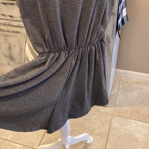 Gray cold shoulder romper - Picture 3 of 5